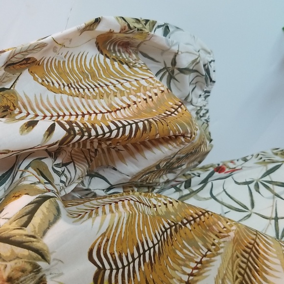 H&M Floral Top w/puffy sleeves - Picture 3 of 3